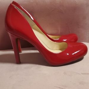 Jessica SimpsonRed patent leather round toe heels